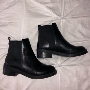 Steve Madden black boots